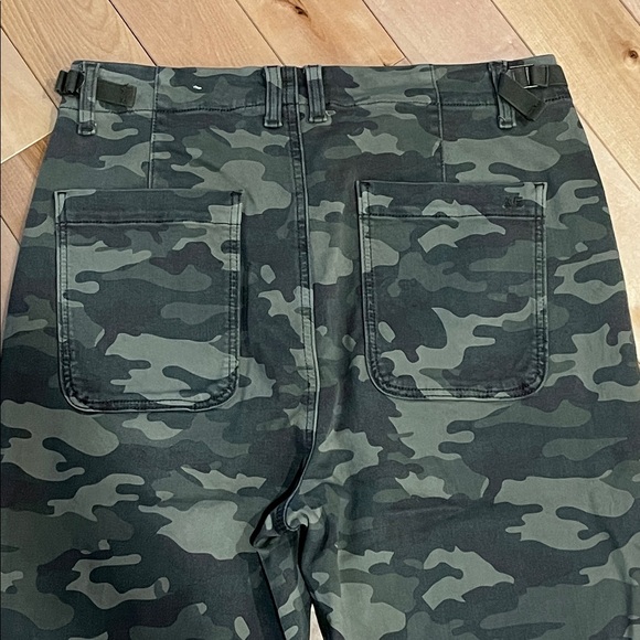 NWOT American Eagle Hi-rise jegging crop Camo jeans - Picture 4 of 5